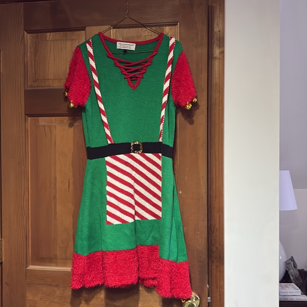 Adorable Christmas outfit with elf shoes